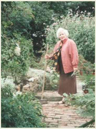 Оливия Барклай в саду